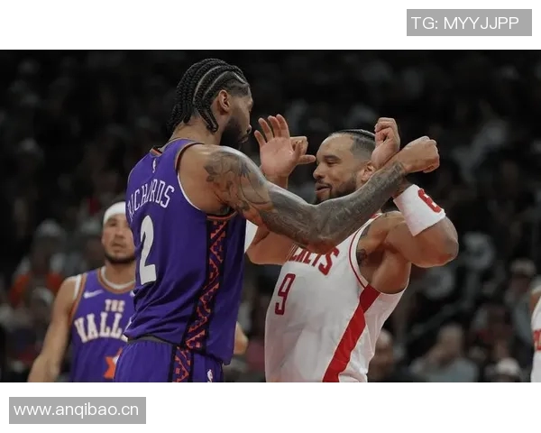 布克强调狄龙独特能力的重要性这种特质无法通过训练获得 布克强调狄龙独特能力的重要性这种特质无法通过训练获得