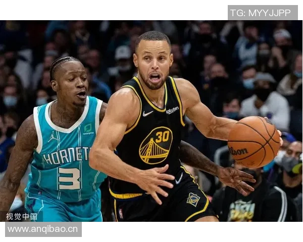 布克反思失误原因称对球处理过于随意并强调团队化学反应仍在培养中 布克反思失误原因称对球处理过于随意并强调团队化学反应仍在培养中