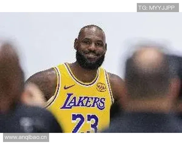 雷迪克透露詹姆斯本周积极参与个人训练提升状态