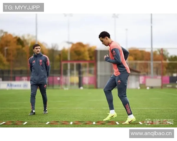 穆西亚拉积极恢复训练计划12月重返赛场状态