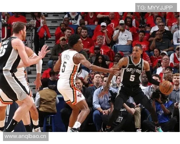 凯尔登全场表现出色13投8中贡献22分8板2助2断助力球队胜利 凯尔登全场表现出色13投8中贡献22分8板2助2断助力球队胜利