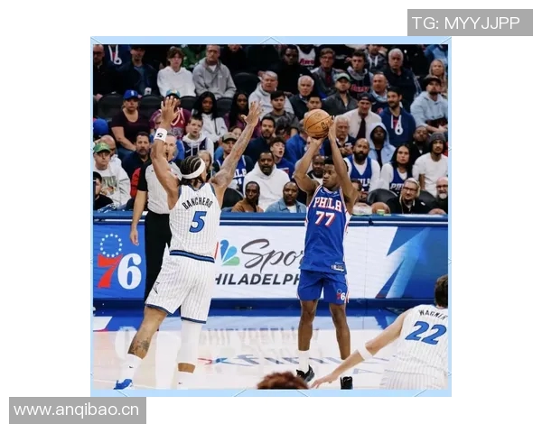 埃奇库姆半场表现不佳10投仅3中三分球命中率低迷仅得7分2篮板