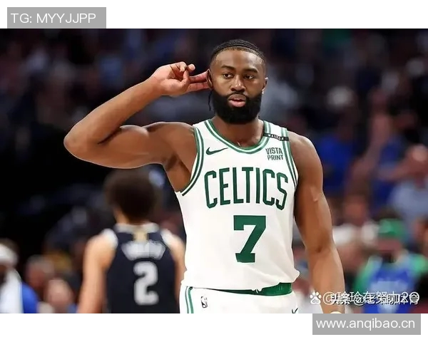 杰伦布朗半场表现出色13投8中贡献18分5助攻正负值高达5