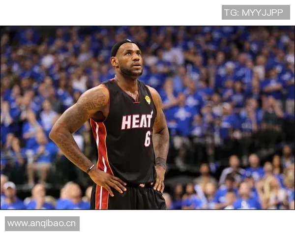 詹姆斯身穿布莱斯大学6号球衣到场观赛令老父亲倍感骄傲与自豪