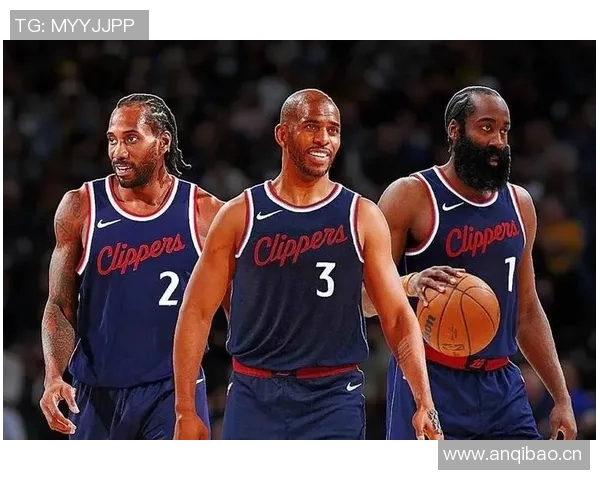 快船赢球却气氛沉闷保罗多次尝试激活球队氛围未果