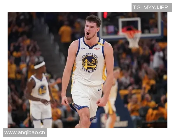 库里谈比赛开局表现不佳并分析队友对场上空间的影响