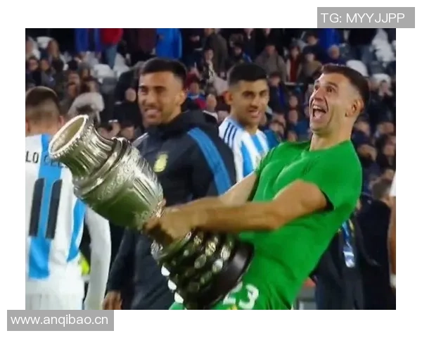 前曼联助教质疑球队未引进世界杯冠军大马丁的原因