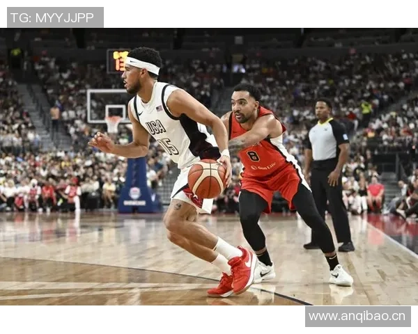 布克半场表现低迷仅得3分3板2助次节全失火力引发球迷热议