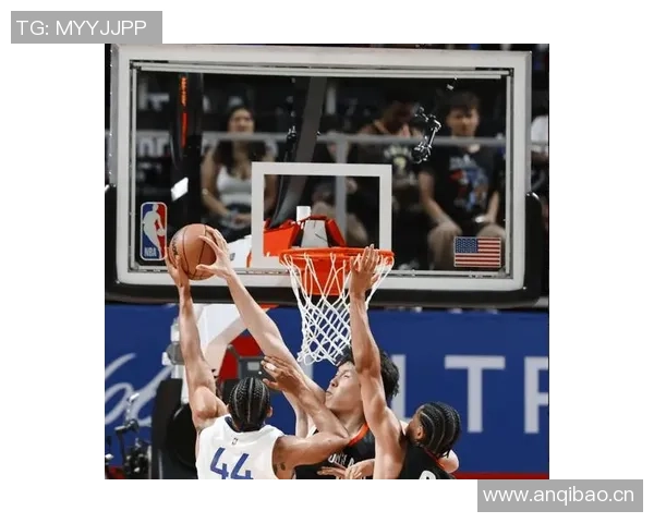 罗林斯表现抢眼但正负值惨淡21投9中贡献24分5篮板7助攻1抢断2盖帽 罗林斯表现抢眼但正负值惨淡21投9中贡献24分5篮板7助攻1抢断2盖帽