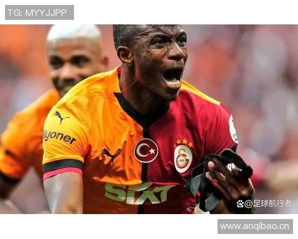 阿贾克斯主帅盛赞奥斯梅恩速度与力量可与德罗巴伊布相媲美 阿贾克斯主帅盛赞奥斯梅恩速度与力量可与德罗巴伊布相媲美