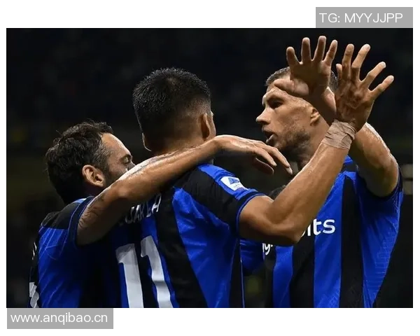 蓝黑球迷欢庆佳节国米独赢米兰罗马平局那不勒斯遭遇失利 蓝黑球迷欢庆佳节国米独赢米兰罗马平局那不勒斯遭遇失利